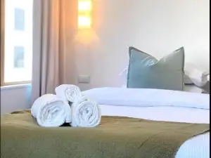 Central Sydney Apartment with Pool, Sauna & Gym!