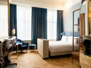 Sapphire House Antwerp, Autograph Collection