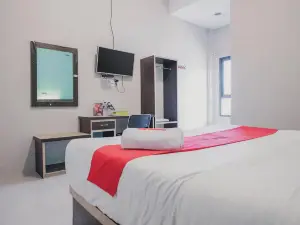 RedDoorz Syariah at Hotel Grand Mentari