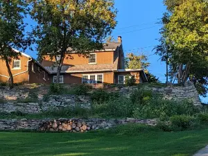 Charming Fox River Frontage - Fishing, boating, canoeing, FUN!