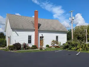Oak Valley Inn and Suites