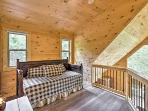 머피 산 휴양지: 전면 데크와 온수 욕조