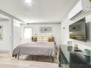 Greenwood Studio Cottage < 1 Mi to Downtown!