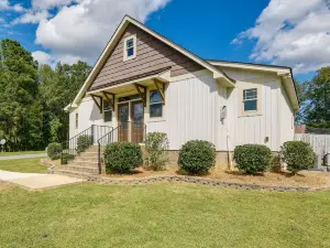 Waterfront Benson Retreat: Rescue Farm w/ a Lake!