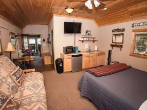 Shaver Lake Village Hotel