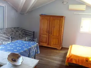 Studio in Saint Joseph , with Shared Pool, Furnished Terrace and Wifi Near the Beach