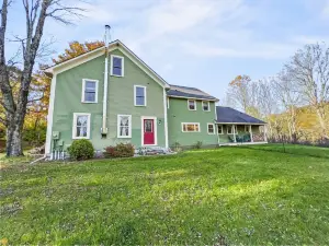 Calimont - Hot Tub- Pet Friendly - Minutes to Killington/Pico 6 Bedroom Home by Redawning
