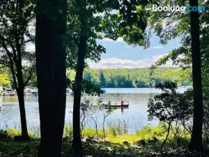 Scandi Lakefront Condo Near Big Boulder Ski!