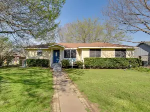Waterfront Granbury Home Easy Lake Access!
