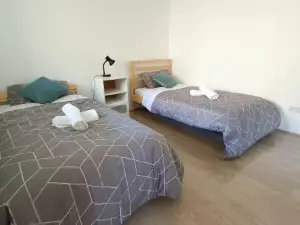 New and Cozy 2 Bedrooms Granny Flat with Aircon & Pool