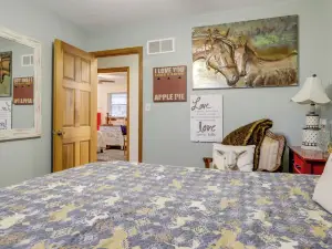 34 Mi to Ark Encounter: Kentucky Family Farmhouse