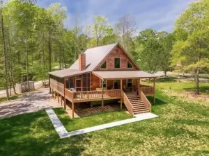 Cabin with dock, Huge screen-in porch, Great FAM getaway, HS WiFi, Pet Friendly
