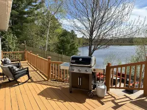 Lakehouse near Pictured Rocks, with Hot Tub, walking distance to Casino & Bars!
