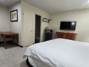Clear Lakes Inn