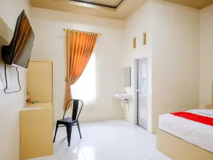RedDoorz at Dewanti Syariah near Stasiun Tulungagung