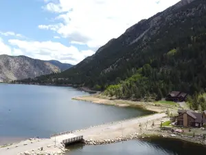 Rocky Mountain Lakefront Home close to Denver