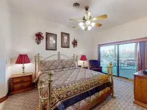 Dog-friendly home with golf course views, fireplace, & washer/dryer