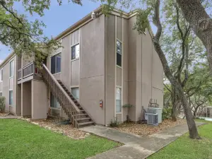 Charming Retreat with Community Pool and Tennis Courts - Funky Oasis