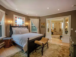 254 South Union Street Guest House