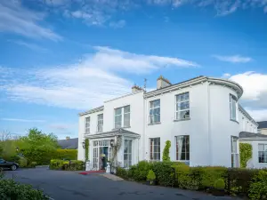 Castle Oaks House Hotel