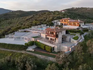 Karavia Lux Inn