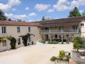 Logis Hôtel Restaurant l'Essille