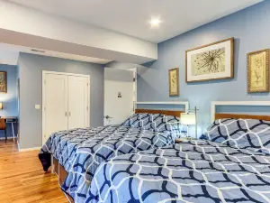 6 Mi to Dtwn New Haven: Duplex w/ Shared Yard