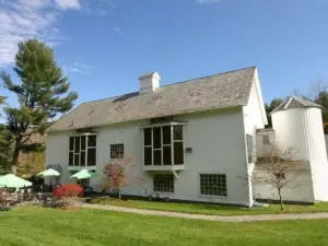The 1896 House Country Inn - Brookside & Pondside