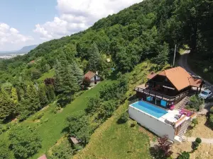 Awesome Home in Samobor with 3 Bedrooms, Jacuzzi and Outdoor Swimming Pool