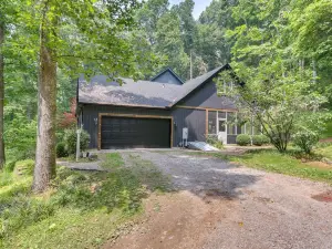 Mountain Cabin with Amazing Views Near Hocking Hills