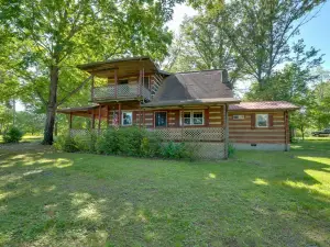 Family-Friendly Afton Cabin with Porch and Fire Pit!