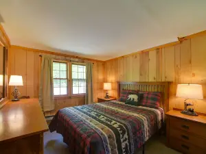 Beach & Kayaks: Waterfront Cabin on Lake Pleasant!