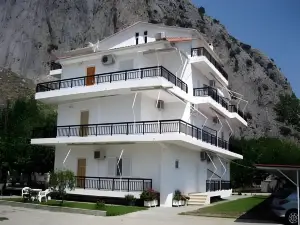 Philoxenia Apartments