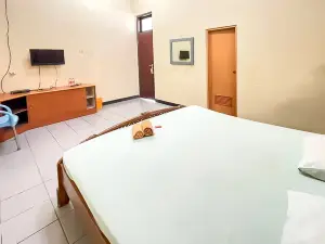 Hotel Shanty Mitra RedDoorz