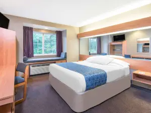 Microtel Inn & Suites by Wyndham Hazelton/Bruceton Mills