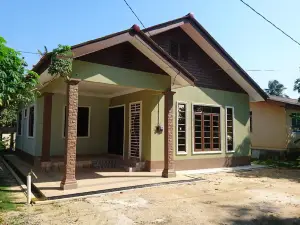 Abyadh Homestay