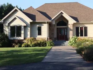 Clean and Comfortable Up-Scale Home in Country Setting