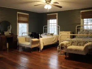 Historic Farmhouse minutes from downtown Milledgeville