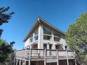 Light filled, Open Concept Loft in Crestone Pet Friendly