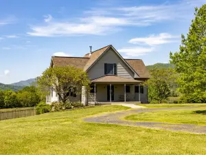 Stunning Old Rag and Shenandoah Vistas from this Gorgeous, Peaceful Retreat