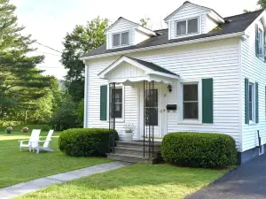 Mid-Century Modern  Gem - 7 min to Allstar Vill w/AC