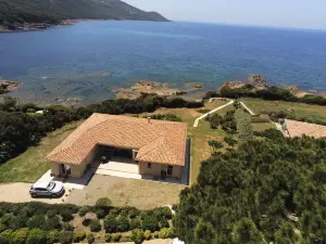 Waterfront villa - Access to a SUPERB cove - Jacuzzi (optional)