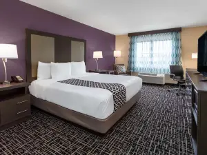 La Quinta Inn & Suites by Wyndham Wichita Airport