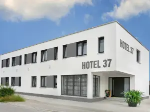 Hotel 37