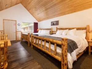 Beargrass Lodging & RV Resort