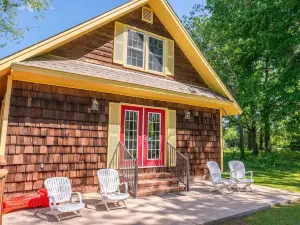 Sweet Marion - Dock + Boat Ramp + Spa + Lakefront!