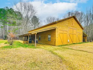 Hike and Fish Family-Friendly Louisville Home