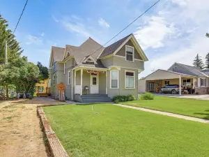 Charming Paris House ~ 1 1/2 Mi to Canyon!