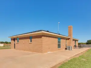 Ranch Getaway with Pool and Horse Stall Access!