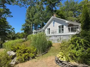Lucky Stone Retreat - Private Beach & Acadia View